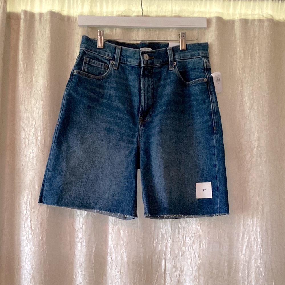*NWT* Women’s Old Navy cutoff Jean shorts size 6 (7” inseam) high rise